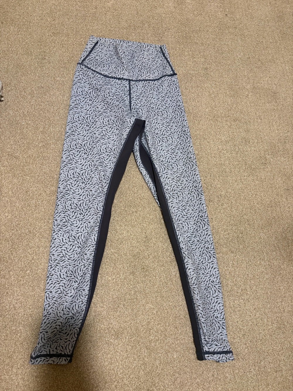 AlfeniX Printed Activewear Leggings - Gray & White
